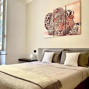 Charming Como: Downtown With Dual Bedrooms And Bathrooms Como